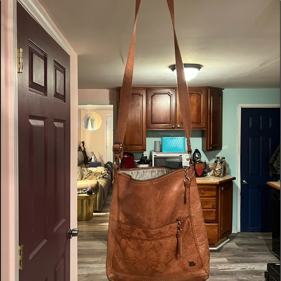 The Sac leather body crossbody purse lots of storage - Picture 3 of 4